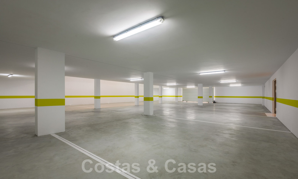 Villa moderne exclusive à vendre avec vue panoramique sur la montagne, le golf et la mer à Marbella - Benahavis. Prêt à emménager. 32622