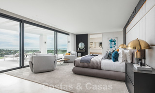 Villa moderne exclusive à vendre avec vue panoramique sur la montagne, le golf et la mer à Marbella - Benahavis. Prêt à emménager. 32625 