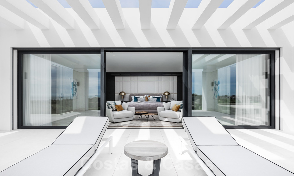 Villa moderne exclusive à vendre avec vue panoramique sur la montagne, le golf et la mer à Marbella - Benahavis. Prêt à emménager. 32626