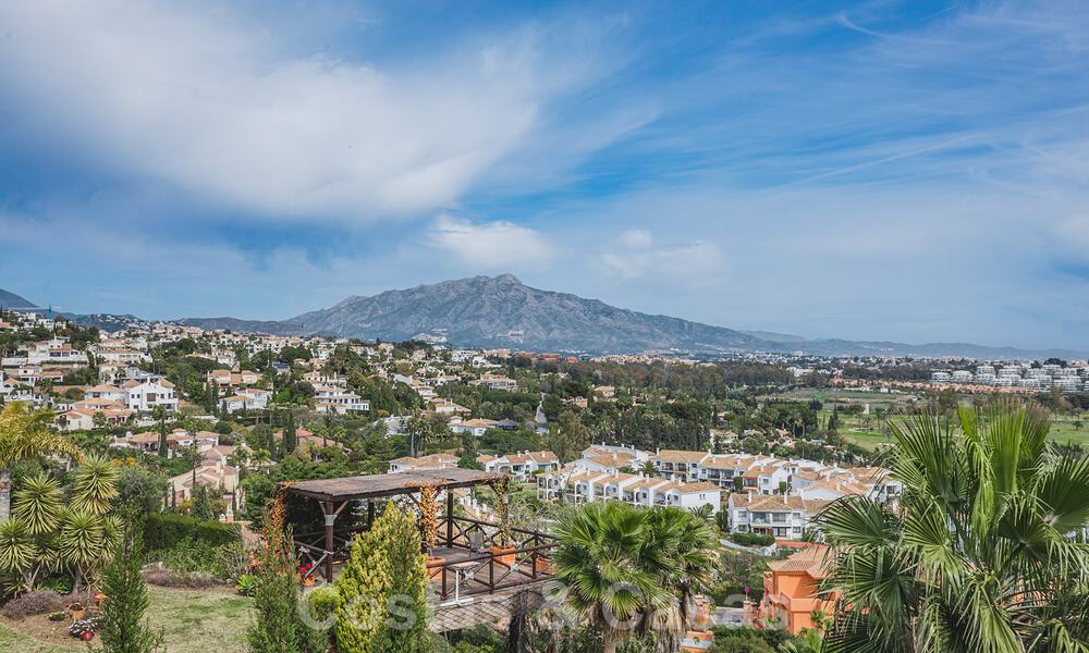 Villa moderne exclusive à vendre avec vue panoramique sur la montagne, le golf et la mer à Marbella - Benahavis. Prêt à emménager. 32628