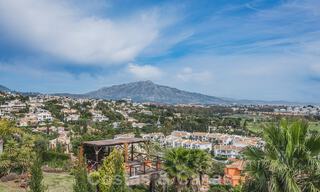 Villa moderne exclusive à vendre avec vue panoramique sur la montagne, le golf et la mer à Marbella - Benahavis. Prêt à emménager. 32628 