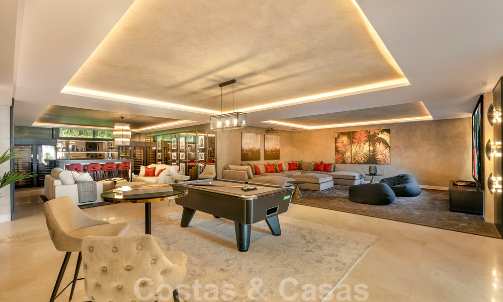 Villa moderne exclusive à vendre avec vue panoramique sur la montagne, le golf et la mer à Marbella - Benahavis. Prêt à emménager. 32637