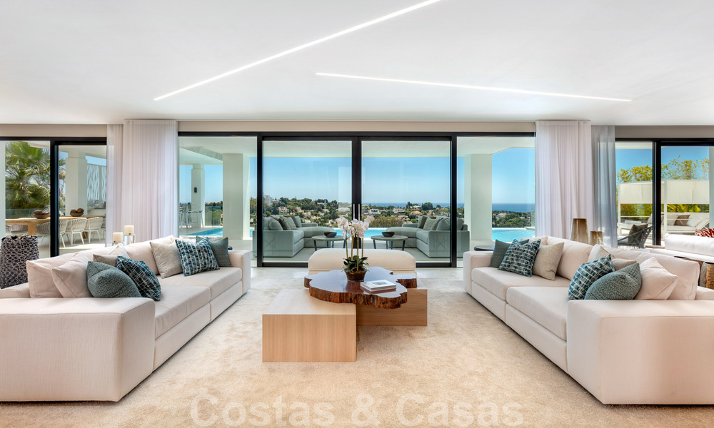 Villa moderne exclusive à vendre avec vue panoramique sur la montagne, le golf et la mer à Marbella - Benahavis. Prêt à emménager. 32639