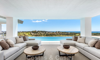Villa moderne exclusive à vendre avec vue panoramique sur la montagne, le golf et la mer à Marbella - Benahavis. Prêt à emménager. 32641 