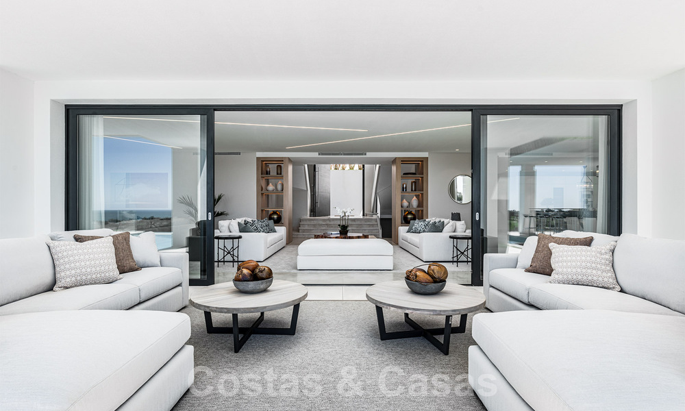 Villa moderne exclusive à vendre avec vue panoramique sur la montagne, le golf et la mer à Marbella - Benahavis. Prêt à emménager. 32644