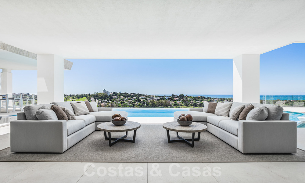 Villa moderne exclusive à vendre avec vue panoramique sur la montagne, le golf et la mer à Marbella - Benahavis. Prêt à emménager. 32645