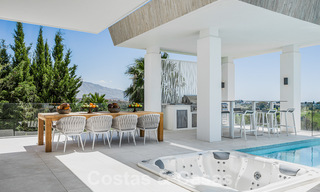 Villa moderne exclusive à vendre avec vue panoramique sur la montagne, le golf et la mer à Marbella - Benahavis. Prêt à emménager. 32647 