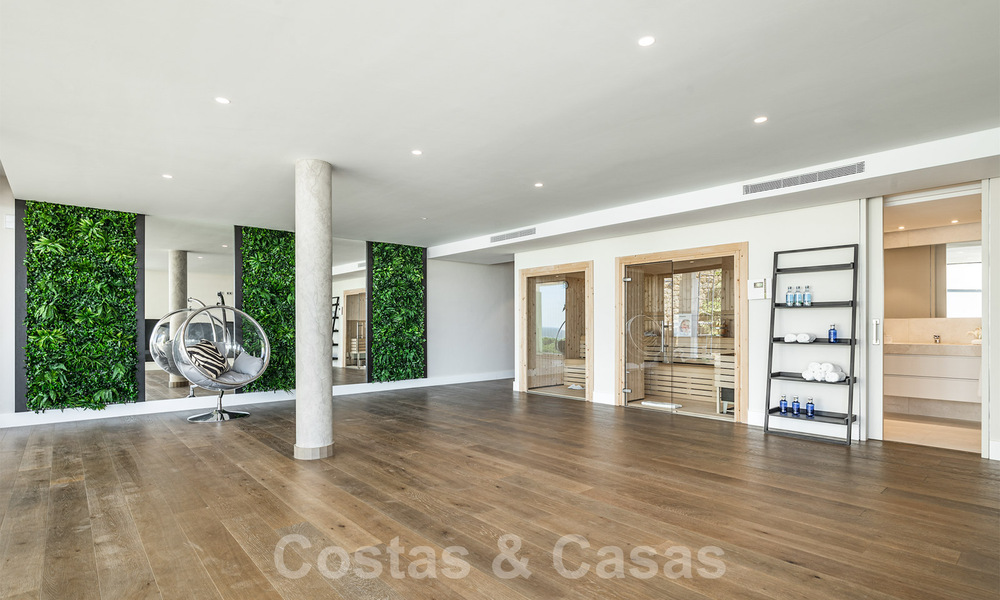 Villa moderne exclusive à vendre avec vue panoramique sur la montagne, le golf et la mer à Marbella - Benahavis. Prêt à emménager. 32649