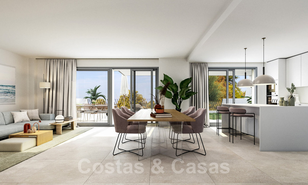 Nouvelles maisons de ville au design avant-gardiste avec vue sur la mer à vendre dans un prestigieux complexe de golf à Mijas Costa, Costa del Sol 32650