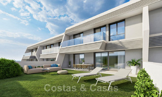 Nouvelles maisons de ville au design avant-gardiste avec vue sur la mer à vendre dans un prestigieux complexe de golf à Mijas Costa, Costa del Sol 32657 
