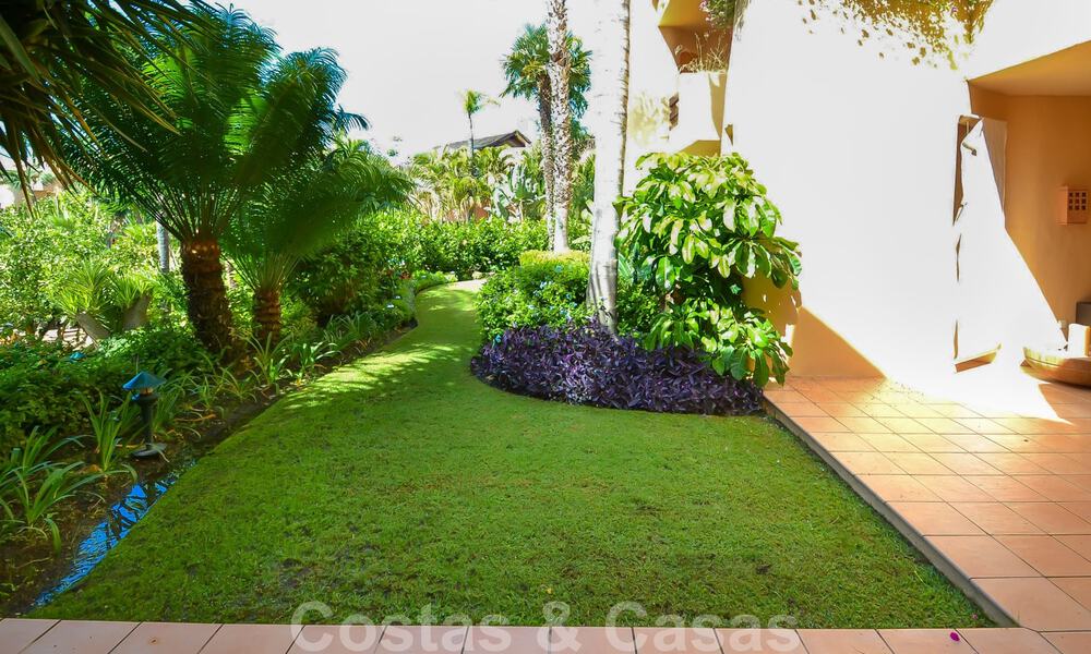 Spacieux appartement de luxe avec une terrasse généreuse et un jardin à vendre dans un développement prestigieux sur le Golden Mile à Marbella 32741