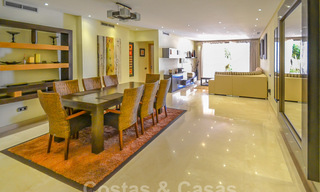 Spacieux appartement de luxe avec une terrasse généreuse et un jardin à vendre dans un développement prestigieux sur le Golden Mile à Marbella 32745 