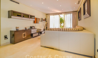 Spacieux appartement de luxe avec une terrasse généreuse et un jardin à vendre dans un développement prestigieux sur le Golden Mile à Marbella 32746 