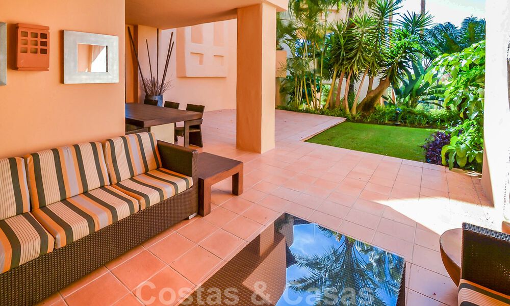 Spacieux appartement de luxe avec une terrasse généreuse et un jardin à vendre dans un développement prestigieux sur le Golden Mile à Marbella 32747