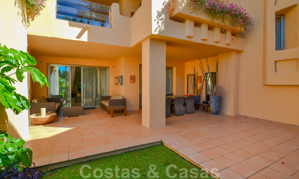 Spacieux appartement de luxe avec une terrasse généreuse et un jardin à vendre dans un développement prestigieux sur le Golden Mile à Marbella 32749