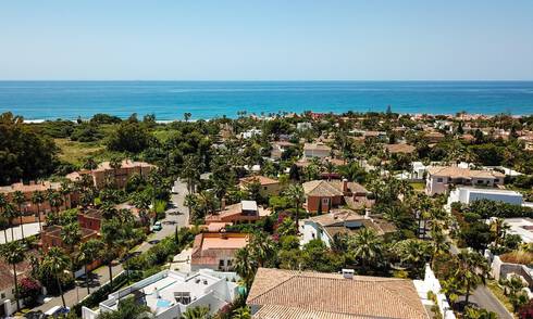 Villa contemporaine rénovée, prête à emménager, à deux pas de la mer avec vue panoramique sur la mer, à vendre à Marbella Est 32769