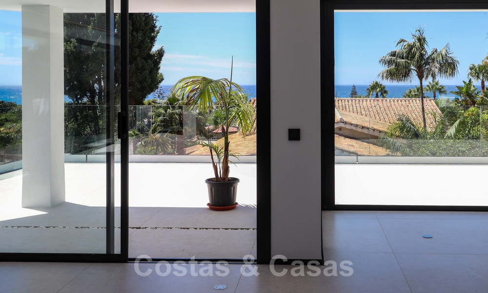 Villa contemporaine rénovée, prête à emménager, à deux pas de la mer avec vue panoramique sur la mer, à vendre à Marbella Est 32774