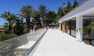 Villa contemporaine rénovée, prête à emménager, à deux pas de la mer avec vue panoramique sur la mer, à vendre à Marbella Est 32775 