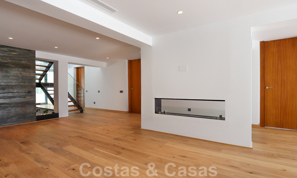 Villa contemporaine rénovée, prête à emménager, à deux pas de la mer avec vue panoramique sur la mer, à vendre à Marbella Est 32776