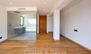 Villa contemporaine rénovée, prête à emménager, à deux pas de la mer avec vue panoramique sur la mer, à vendre à Marbella Est 32778 