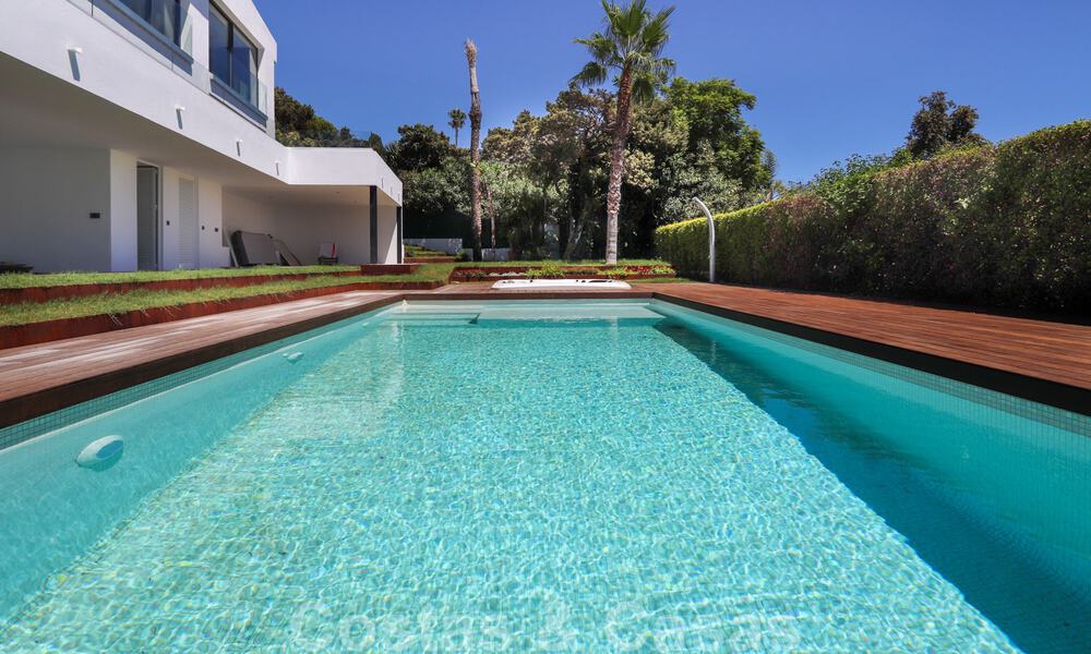 Villa contemporaine rénovée, prête à emménager, à deux pas de la mer avec vue panoramique sur la mer, à vendre à Marbella Est 32781