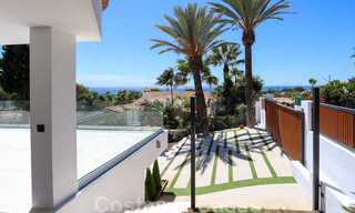 Villa contemporaine rénovée, prête à emménager, à deux pas de la mer avec vue panoramique sur la mer, à vendre à Marbella Est 32784 