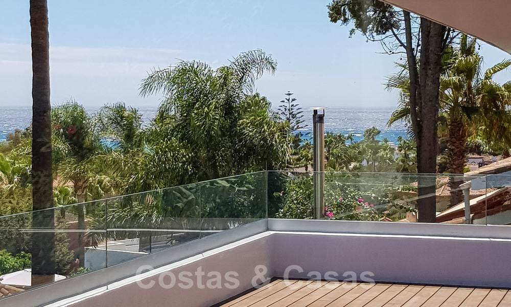 Villa contemporaine rénovée, prête à emménager, à deux pas de la mer avec vue panoramique sur la mer, à vendre à Marbella Est 32788