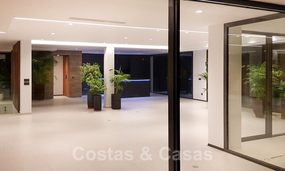 Villa contemporaine rénovée, prête à emménager, à deux pas de la mer avec vue panoramique sur la mer, à vendre à Marbella Est 32789