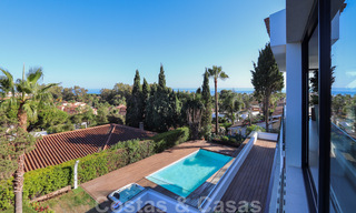 Villa contemporaine rénovée, prête à emménager, à deux pas de la mer avec vue panoramique sur la mer, à vendre à Marbella Est 32793 