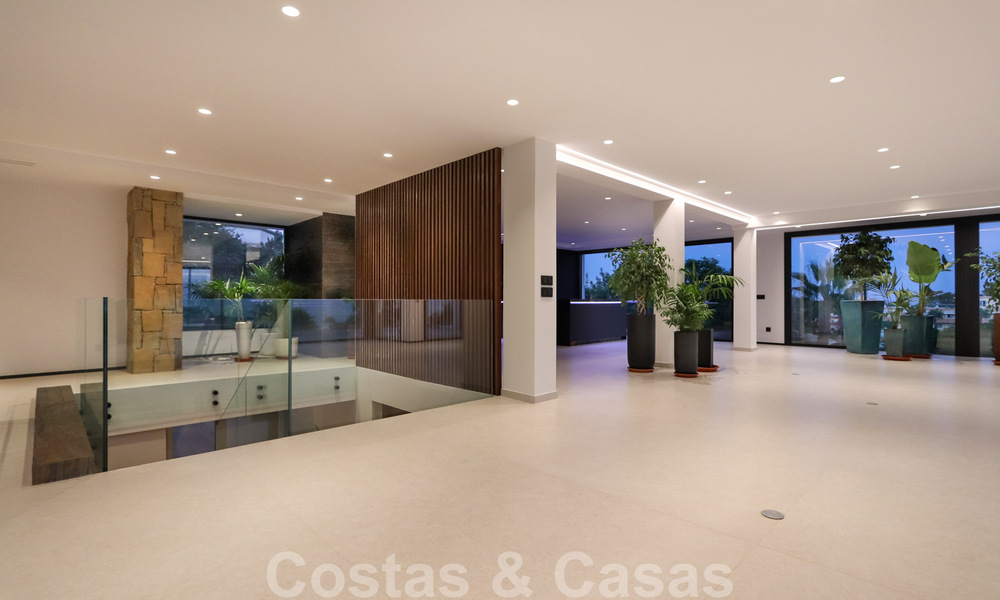 Villa contemporaine rénovée, prête à emménager, à deux pas de la mer avec vue panoramique sur la mer, à vendre à Marbella Est 32794