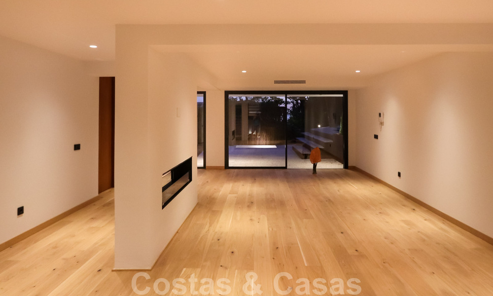 Villa contemporaine rénovée, prête à emménager, à deux pas de la mer avec vue panoramique sur la mer, à vendre à Marbella Est 32797