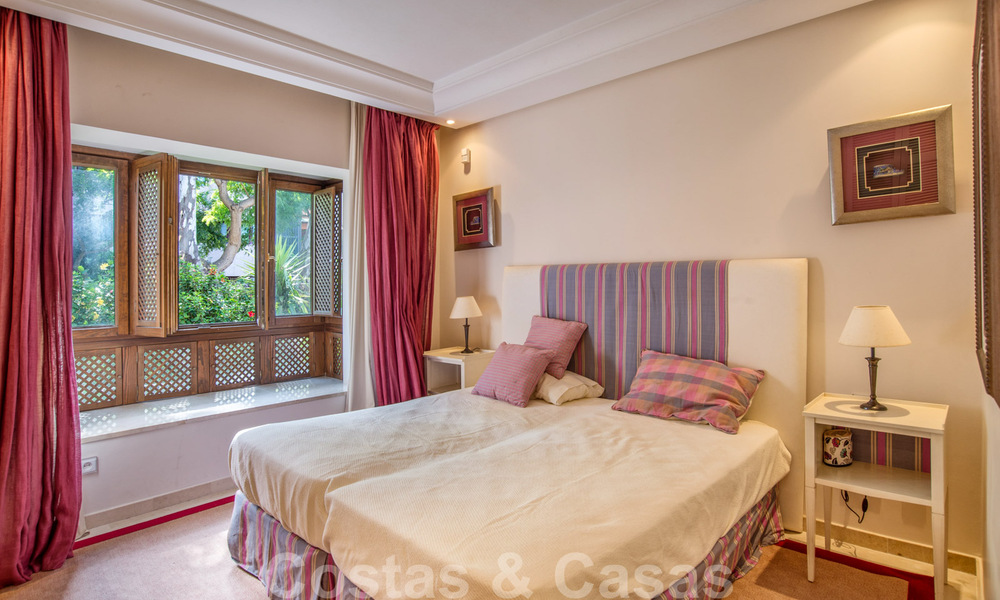 Appartement de luxe de 4 chambres dans un complexe de plage en première ligne, à distance de marche de Puerto Banus à Marbella 32806