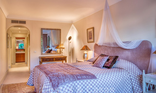 Appartement de luxe de 4 chambres dans un complexe de plage en première ligne, à distance de marche de Puerto Banus à Marbella 32817 