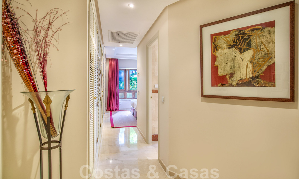 Appartement de luxe de 4 chambres dans un complexe de plage en première ligne, à distance de marche de Puerto Banus à Marbella 32818