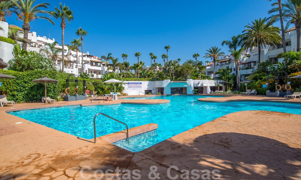 Appartement de luxe de 4 chambres dans un complexe de plage en première ligne, à distance de marche de Puerto Banus à Marbella 32822