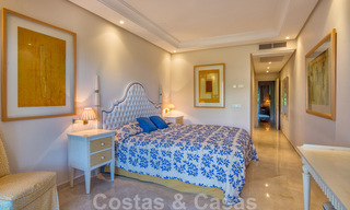 Appartement de luxe de 4 chambres dans un complexe de plage en première ligne, à distance de marche de Puerto Banus à Marbella 32824 