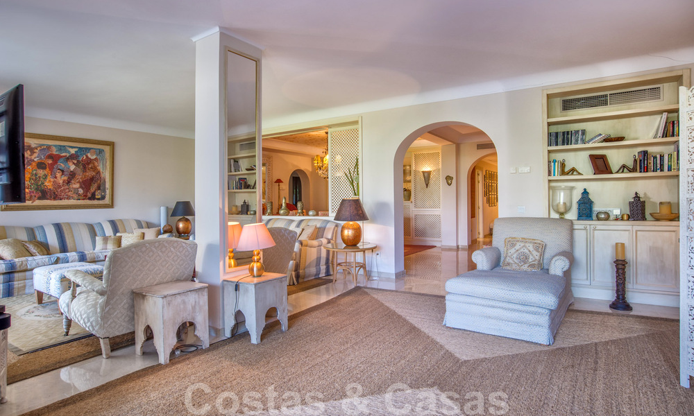 Appartement de luxe de 4 chambres dans un complexe de plage en première ligne, à distance de marche de Puerto Banus à Marbella 32826