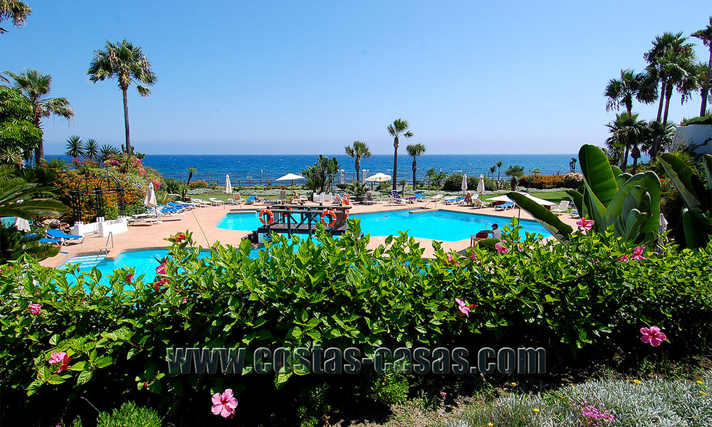 Appartement de luxe de 4 chambres dans un complexe de plage en première ligne, à distance de marche de Puerto Banus à Marbella 32848