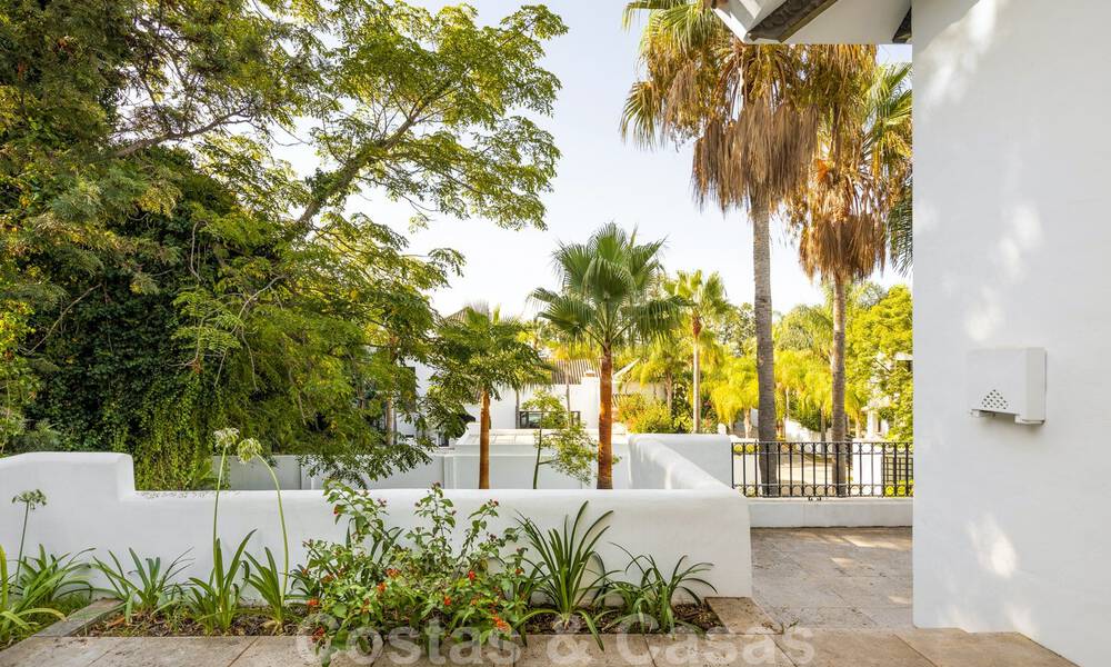 Villa de luxe à vendre de style espagnol à distance de marche de la plage, du terrain de golf et des commodités dans le prestigieux quartier de Guadalmina Baja à Marbella 32903