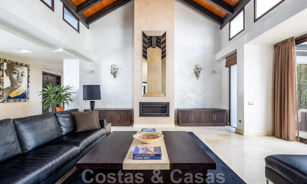 Villa de luxe à vendre de style espagnol à distance de marche de la plage, du terrain de golf et des commodités dans le prestigieux quartier de Guadalmina Baja à Marbella 32905