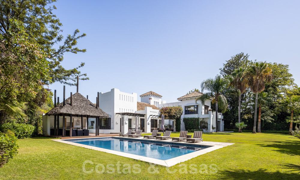 Villa de luxe à vendre de style espagnol à distance de marche de la plage, du terrain de golf et des commodités dans le prestigieux quartier de Guadalmina Baja à Marbella 32907