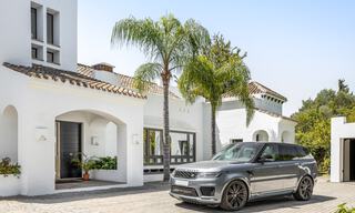 Villa de luxe à vendre de style espagnol à distance de marche de la plage, du terrain de golf et des commodités dans le prestigieux quartier de Guadalmina Baja à Marbella 32909 