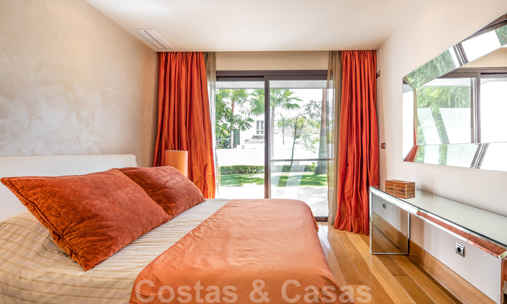 Villa de luxe à vendre de style espagnol à distance de marche de la plage, du terrain de golf et des commodités dans le prestigieux quartier de Guadalmina Baja à Marbella 32912