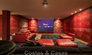 Villa de luxe à vendre de style espagnol à distance de marche de la plage, du terrain de golf et des commodités dans le prestigieux quartier de Guadalmina Baja à Marbella 32915 