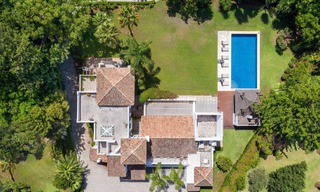 Villa de luxe à vendre de style espagnol à distance de marche de la plage, du terrain de golf et des commodités dans le prestigieux quartier de Guadalmina Baja à Marbella 32922 