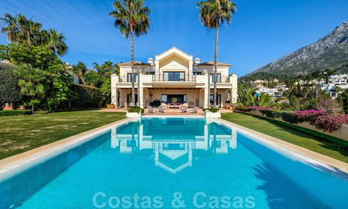 Villa de luxe à vendre dans un style méditerranéen classique avec de belles vues sur la mer dans une communauté fermée sur le Golden Mile, Marbella 33003
