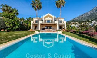 Villa de luxe à vendre dans un style méditerranéen classique avec de belles vues sur la mer dans une communauté fermée sur le Golden Mile, Marbella 33003 