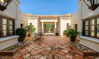 Villa de luxe à vendre dans un style méditerranéen classique avec de belles vues sur la mer dans une communauté fermée sur le Golden Mile, Marbella 33014 