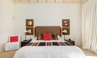 Villa de luxe à vendre dans un style méditerranéen classique avec de belles vues sur la mer dans une communauté fermée sur le Golden Mile, Marbella 33037 