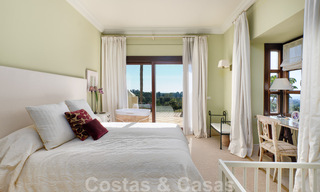 Villa de luxe à vendre dans un style méditerranéen classique avec de belles vues sur la mer dans une communauté fermée sur le Golden Mile, Marbella 33040 